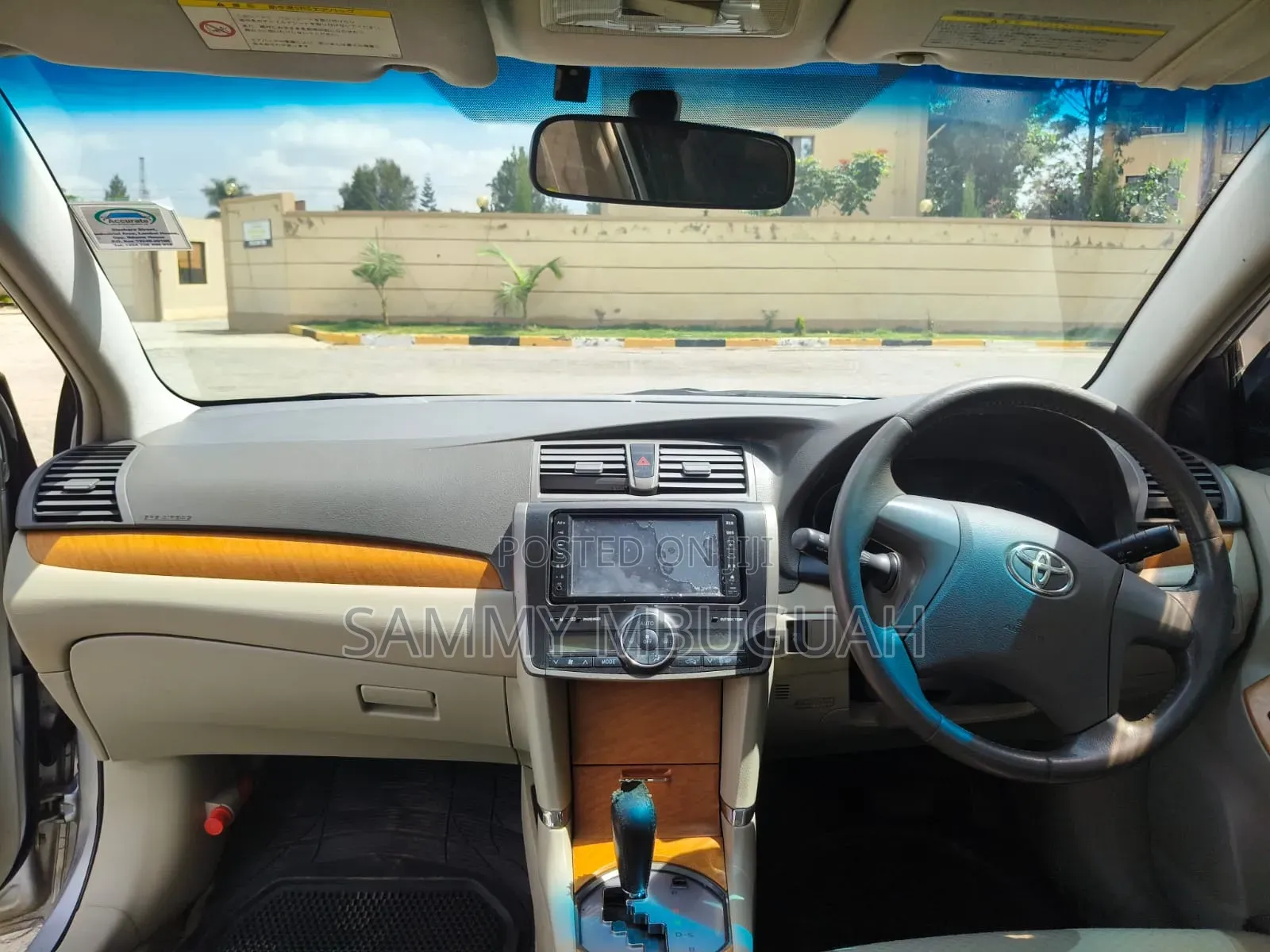 Toyota Premio 2011 Silver