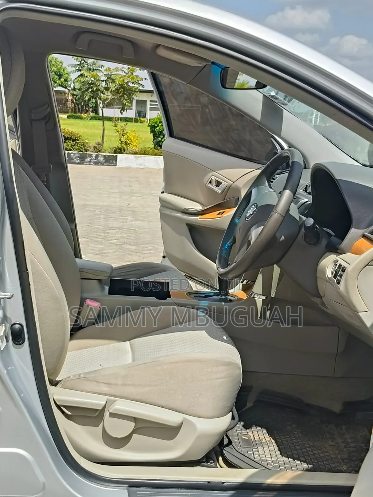 Toyota Premio 2011 Silver