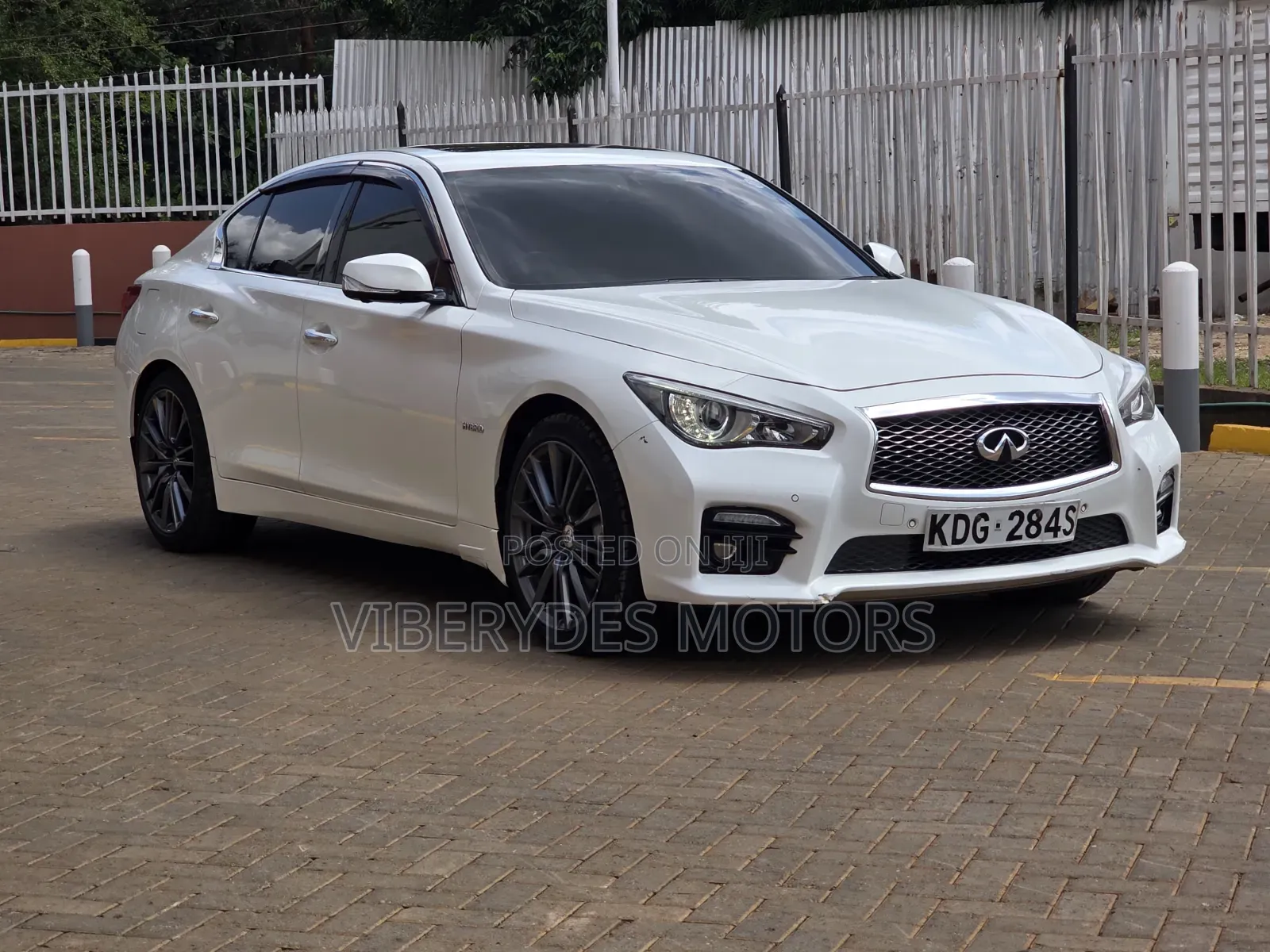 Nissan Skyline 2015 White