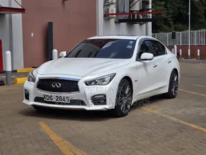 Nissan Skyline 2015 White