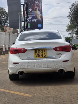 Nissan Skyline 2015 White