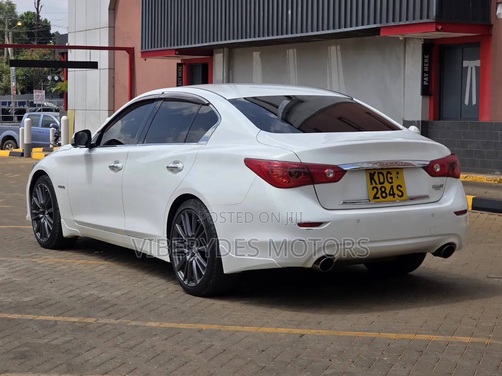 Nissan Skyline 2015 White