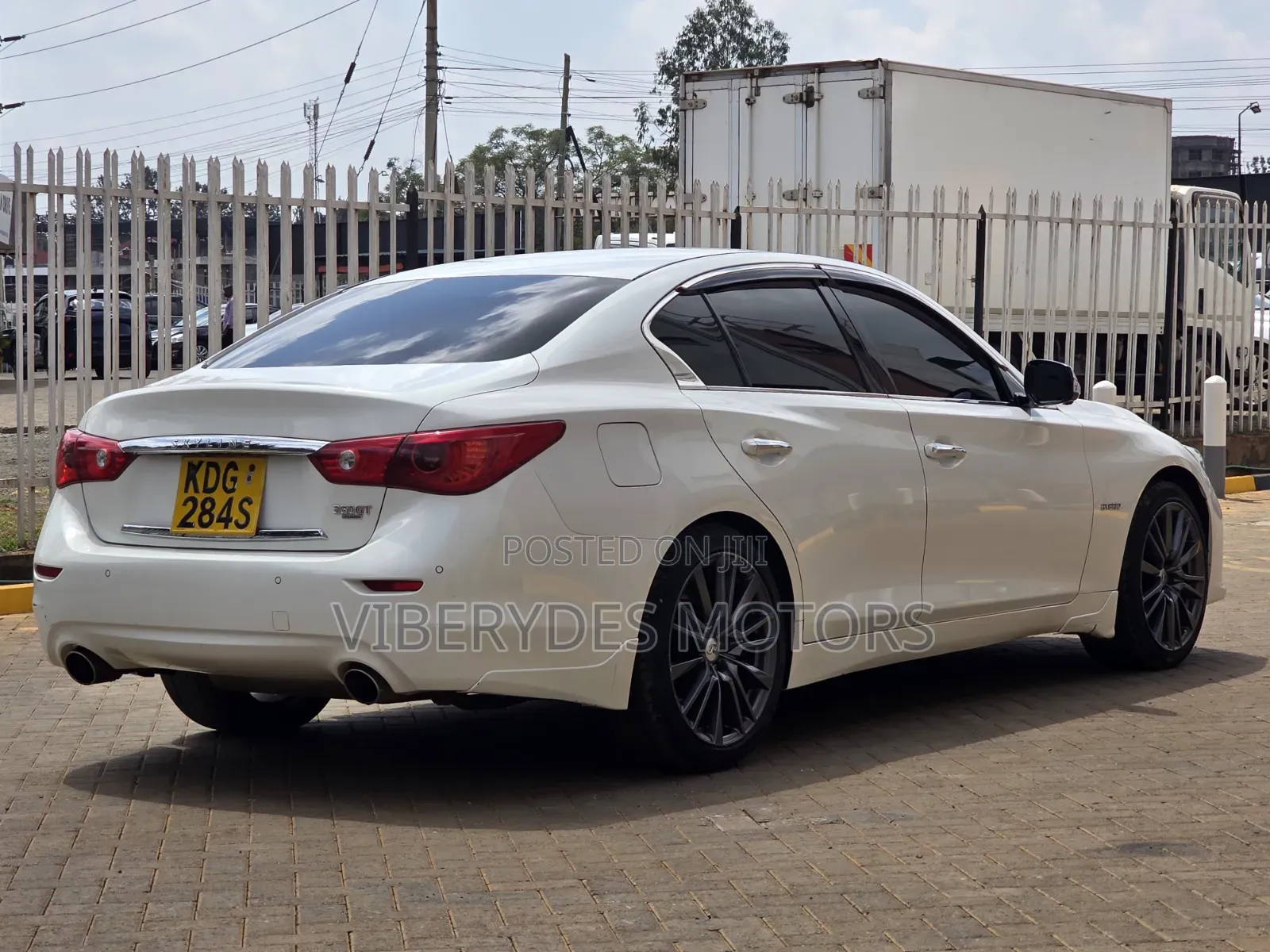 Nissan Skyline 2015 White