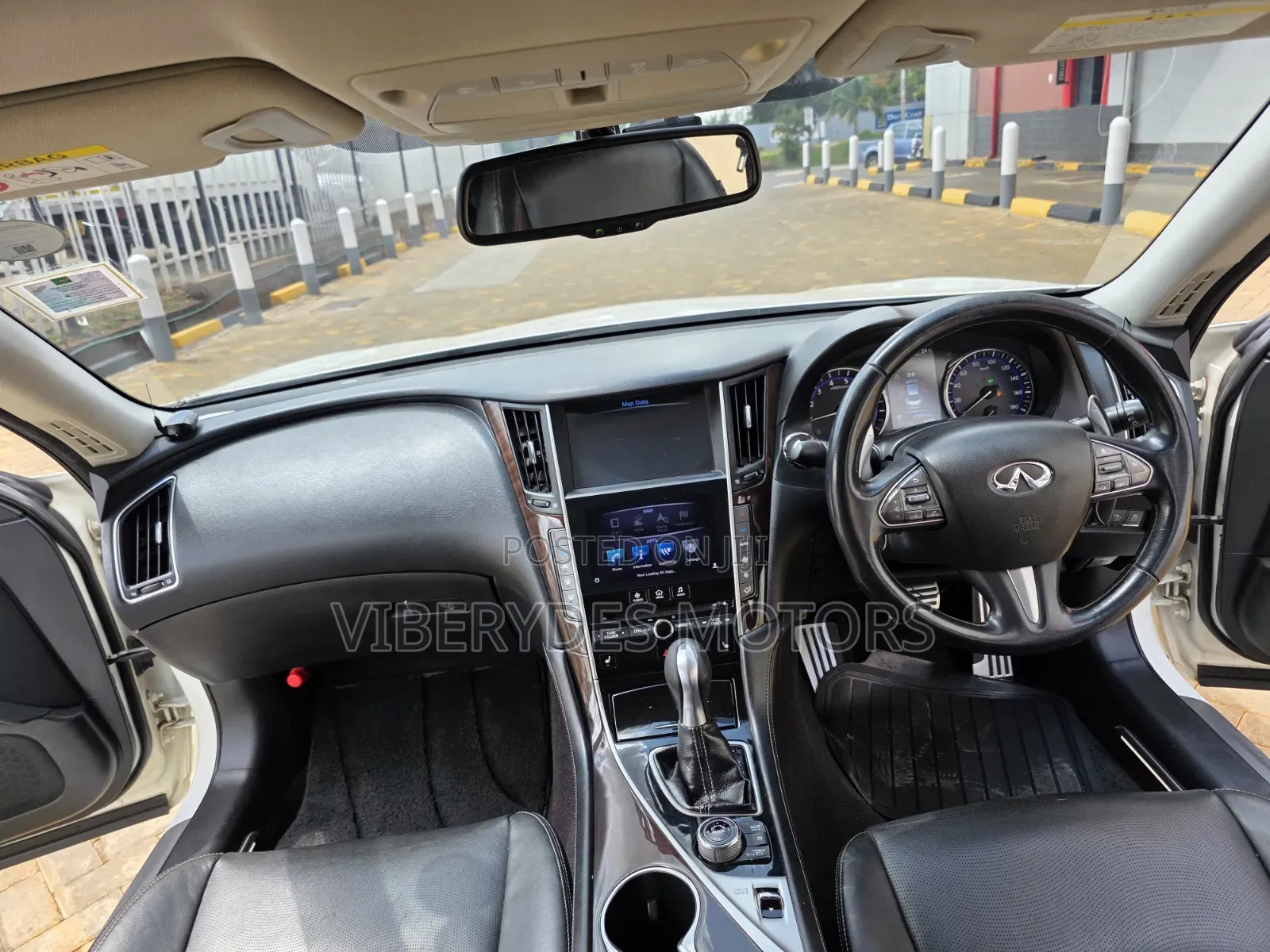 Nissan Skyline 2015 White