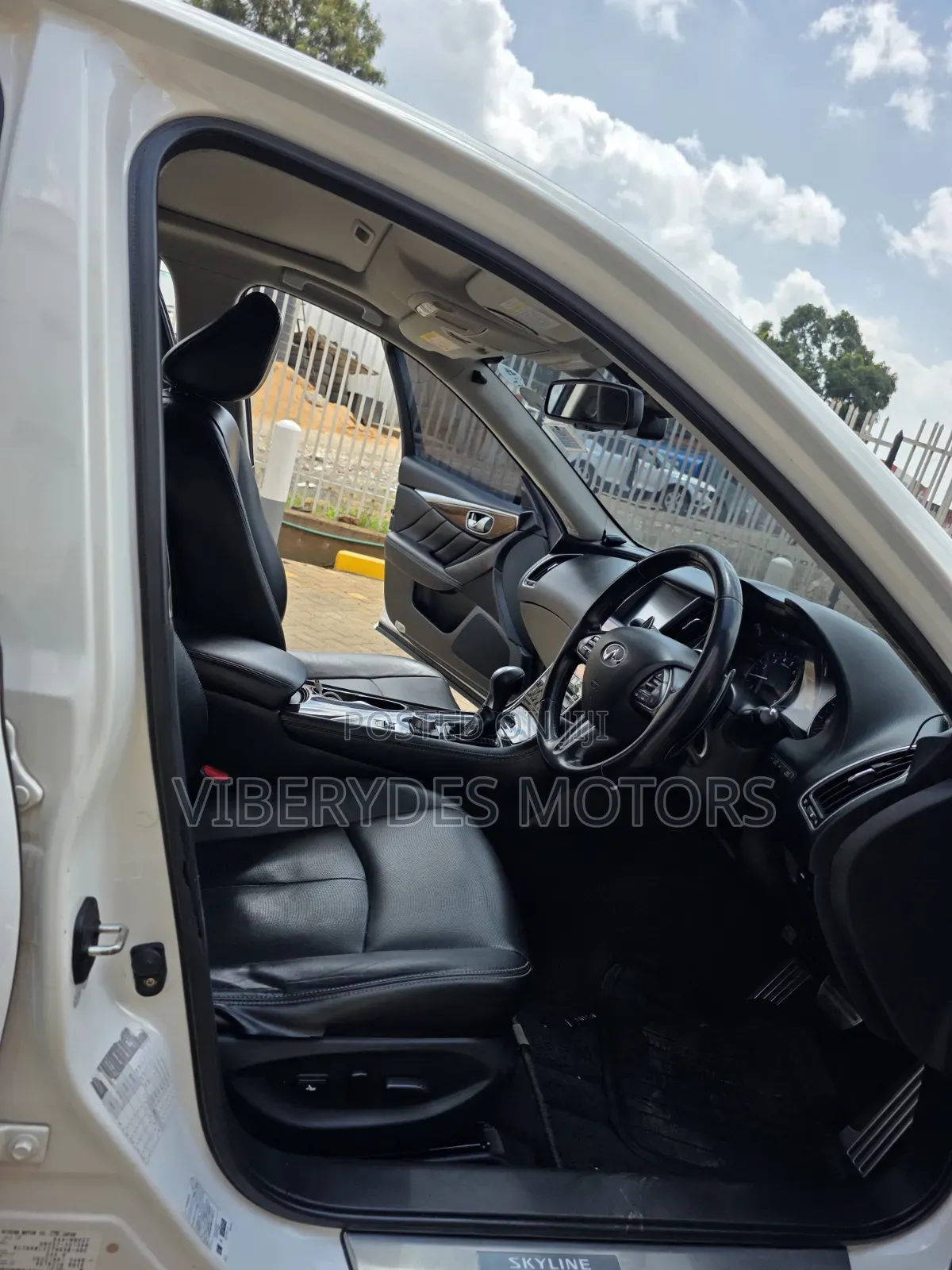 Nissan Skyline 2015 White