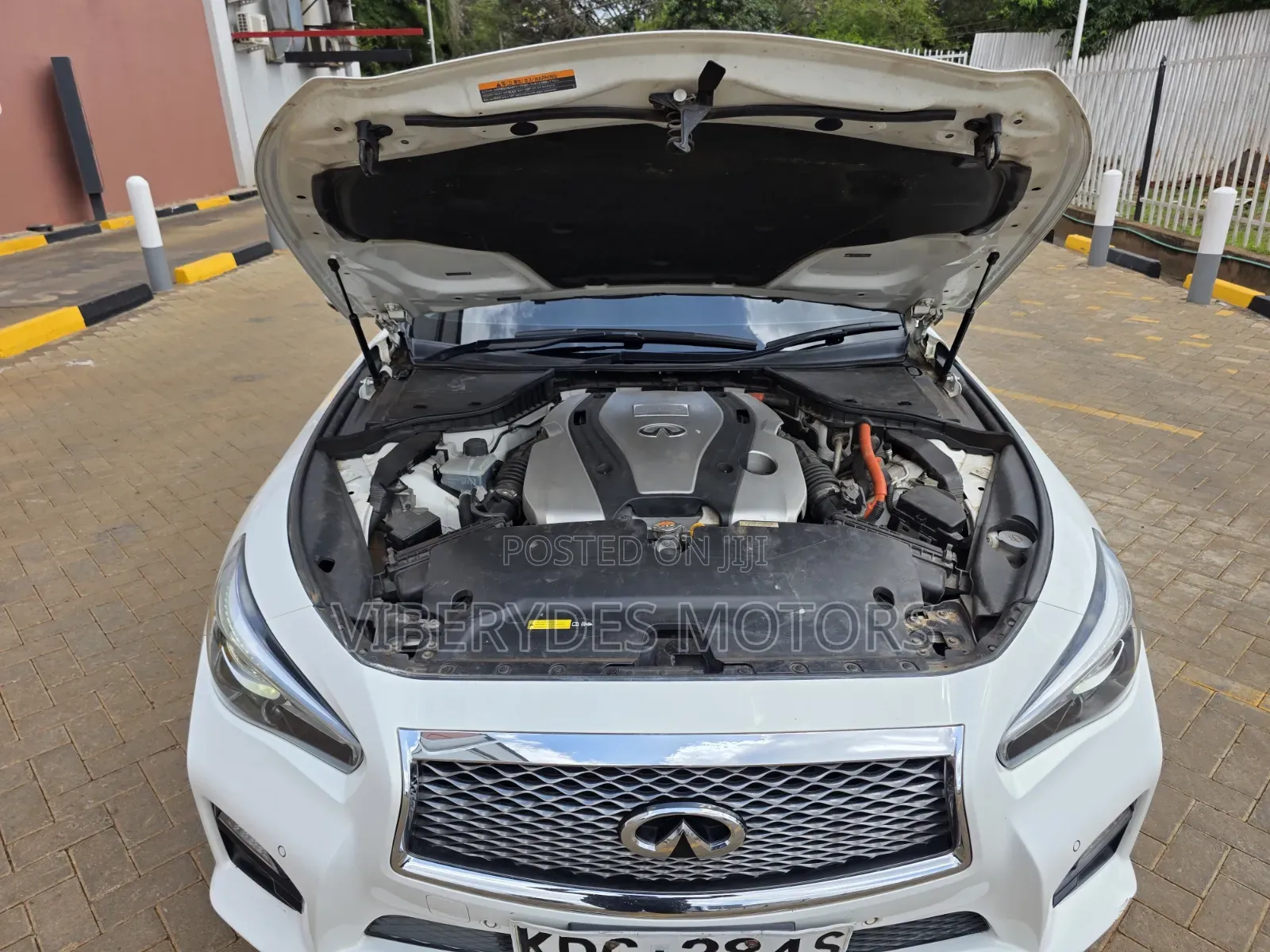 Nissan Skyline 2015 White