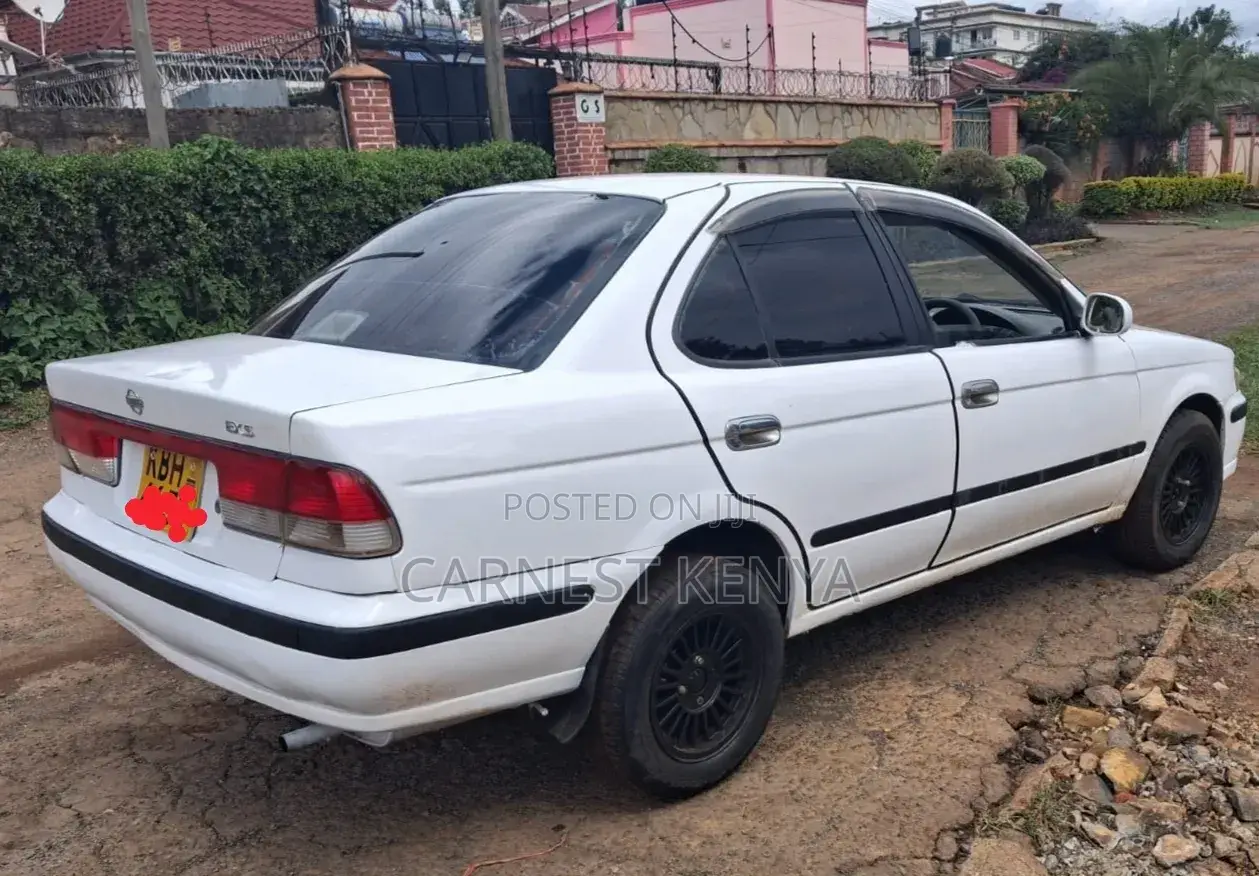 Nissan FB15 2002 White