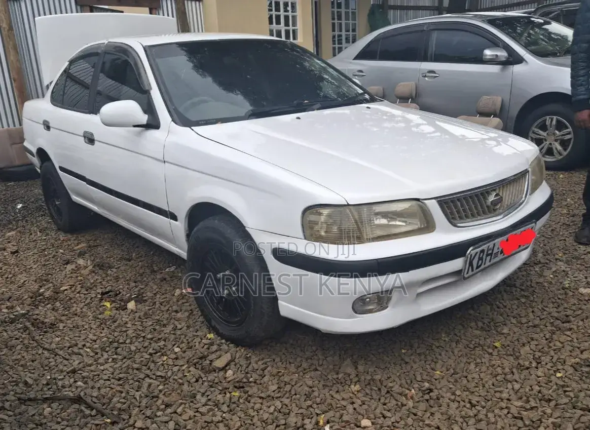 Nissan FB15 2002 White