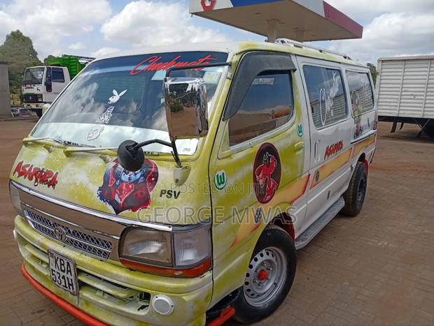 Toyota HiAce 2000 White - thumbnail 3
