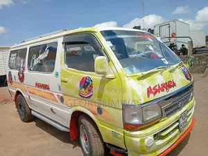 Toyota HiAce 2000 White
