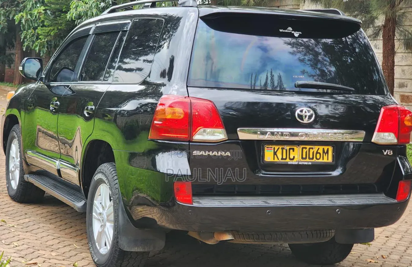 Toyota Land Cruiser Prado 2013