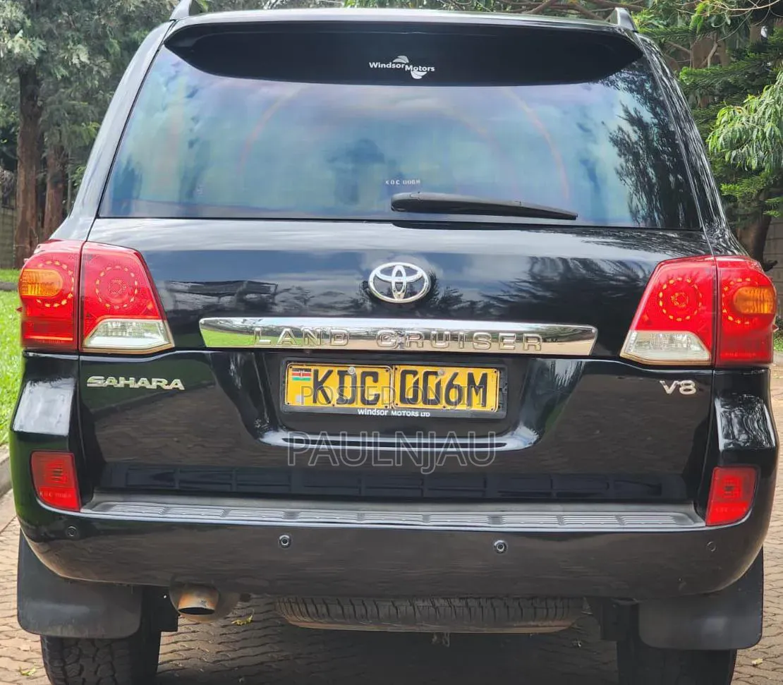 Toyota Land Cruiser Prado 2013