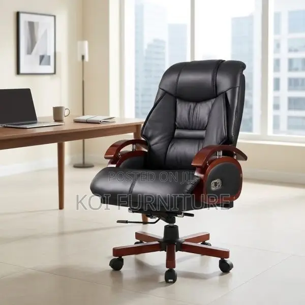Office Chair : Black Executive Chair in a Reclining Model