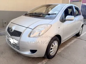 Toyota Vitz 2007 Silver