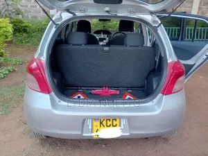 Toyota Vitz 2007 Silver