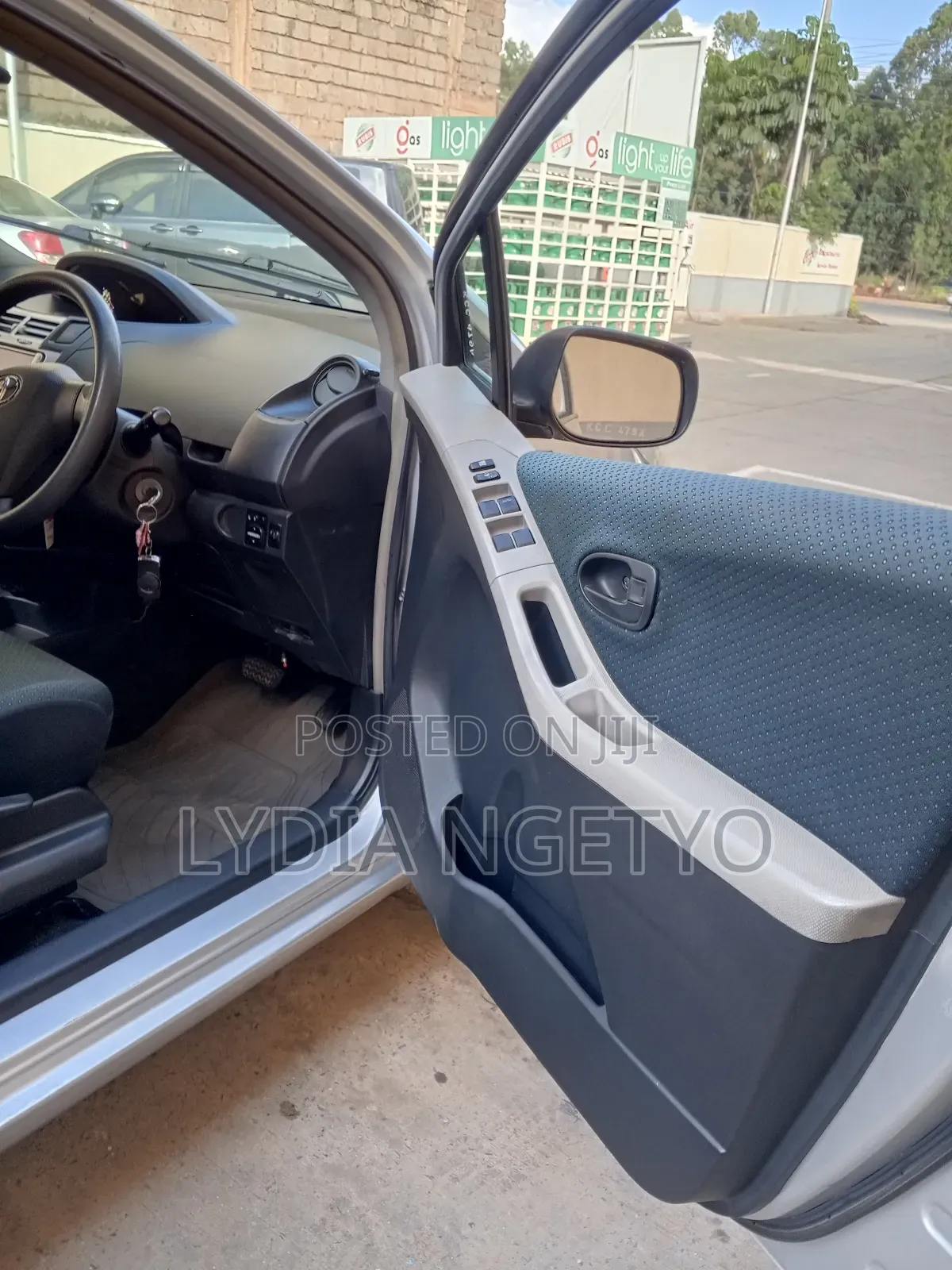 Toyota Vitz 2007 Silver