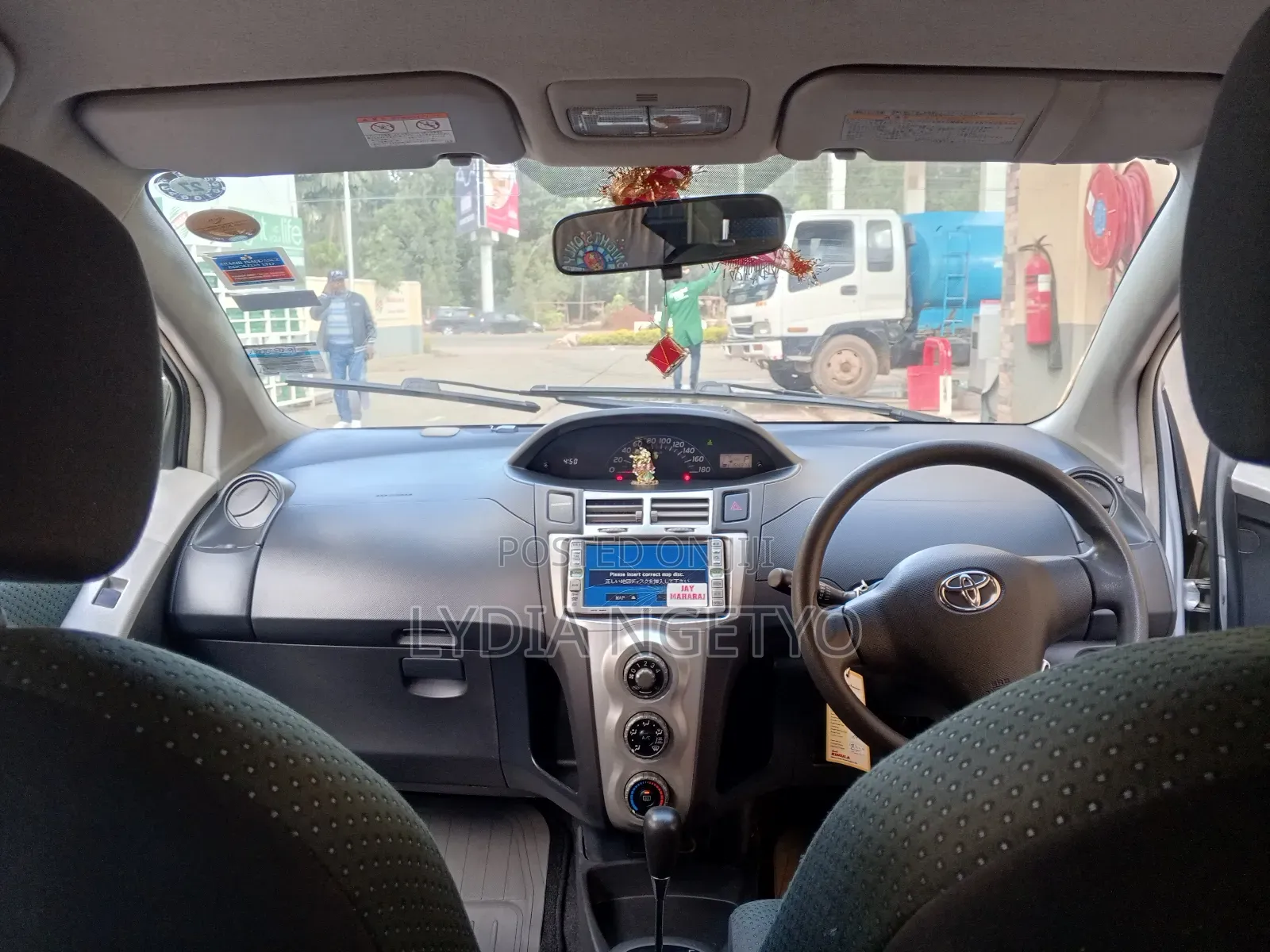 Toyota Vitz 2007 Silver