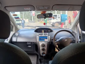Toyota Vitz 2007 Silver