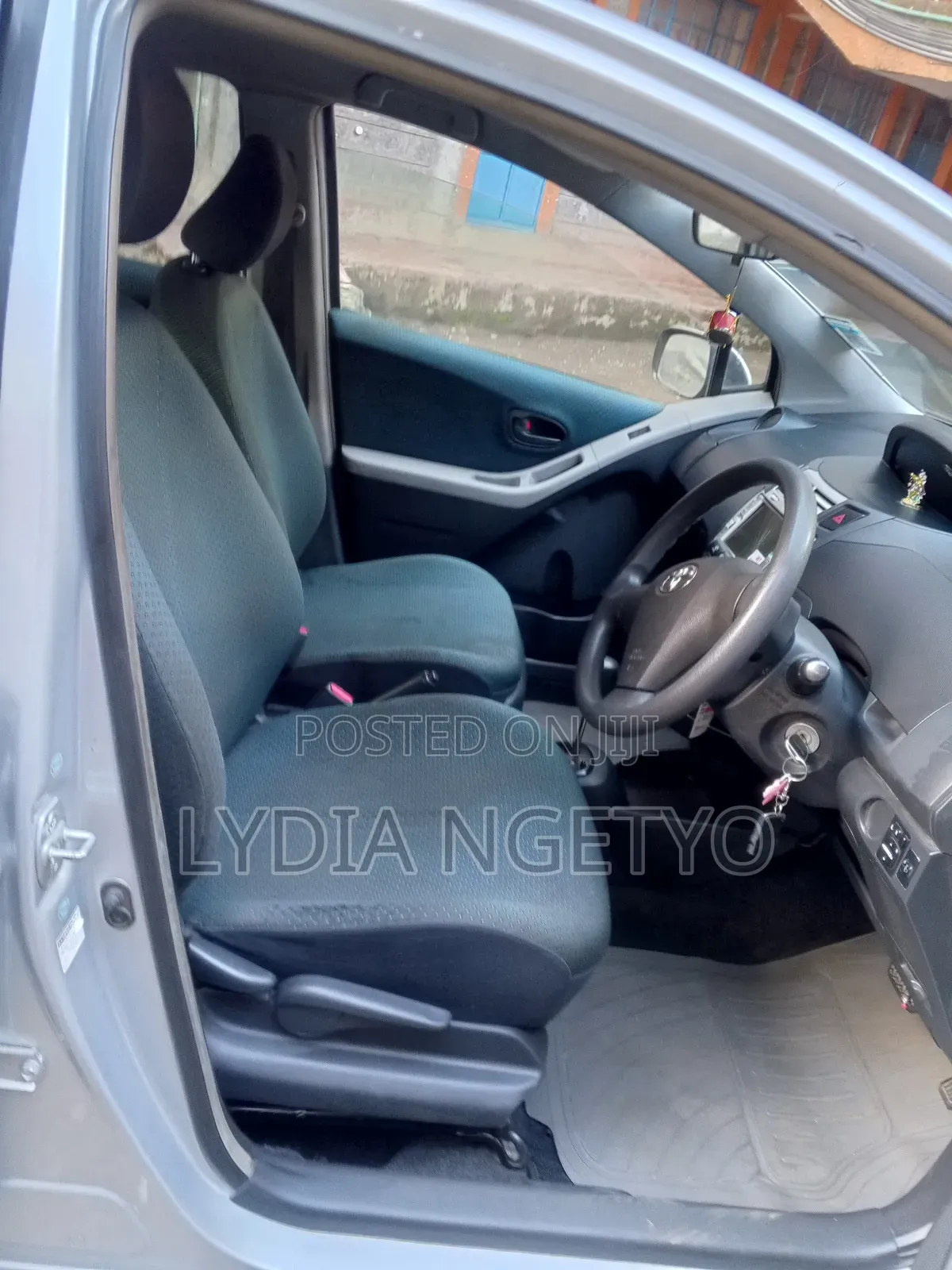 Toyota Vitz 2007 Silver