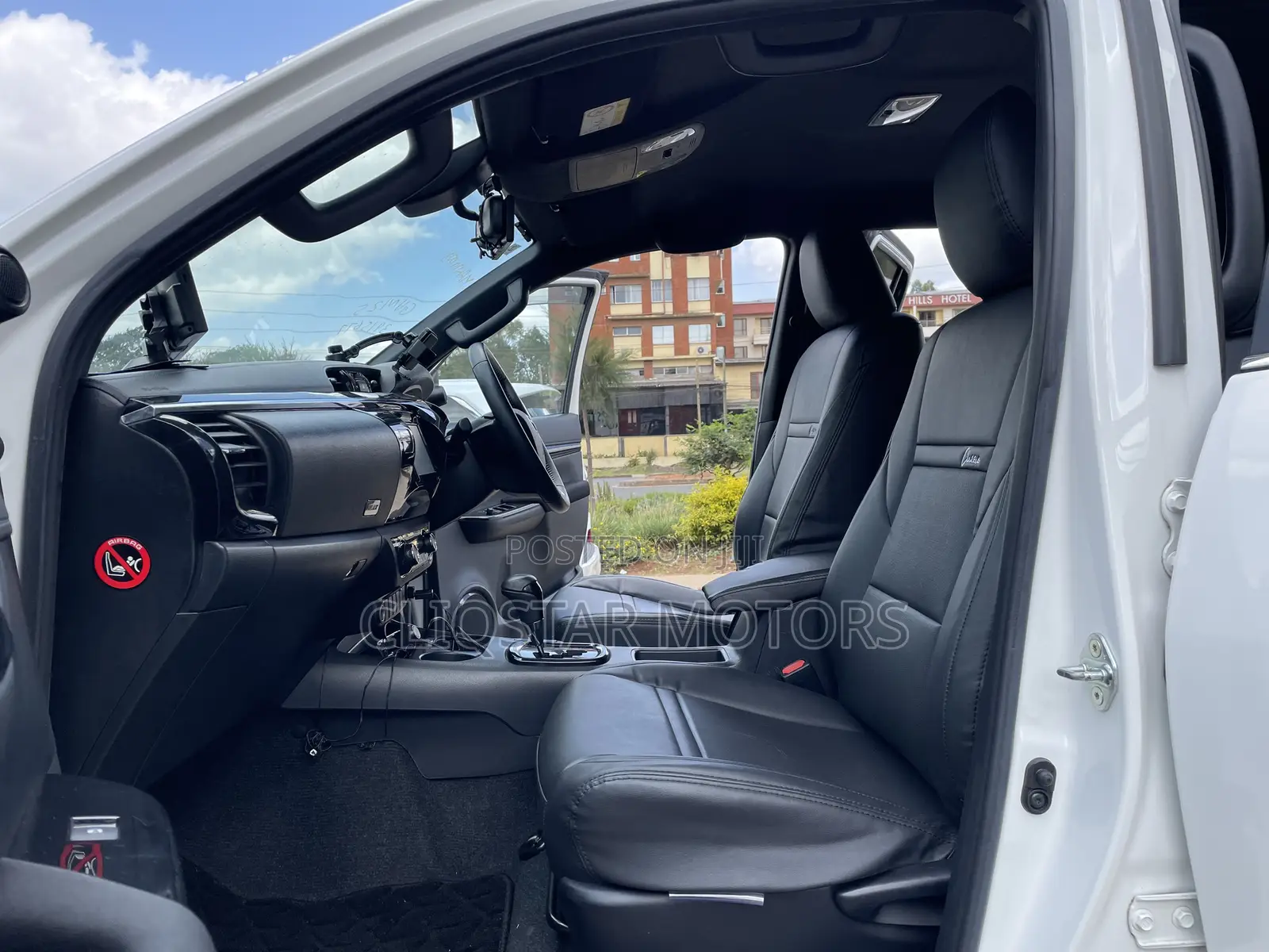 Toyota Hilux Revo Double Cab Deisel 2.4 AWD 2020 White