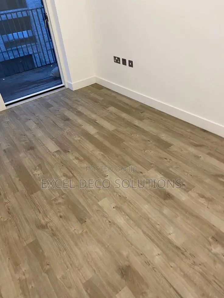 Wood Look Flooring for Living Rooms | Laminate Boards 8.3mm