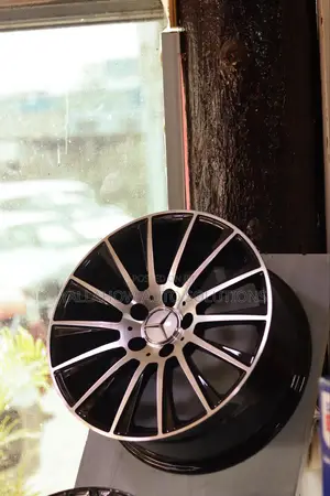 Mercedes-Benz 19-Inch Multi-Spoke Alloy Wheels | Machined Black