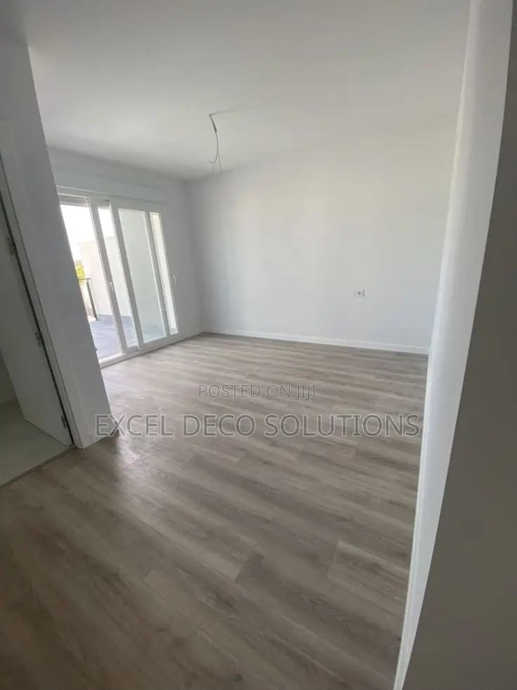 Elegant Wooden Floor Finish | Interlocking Laminate Boards