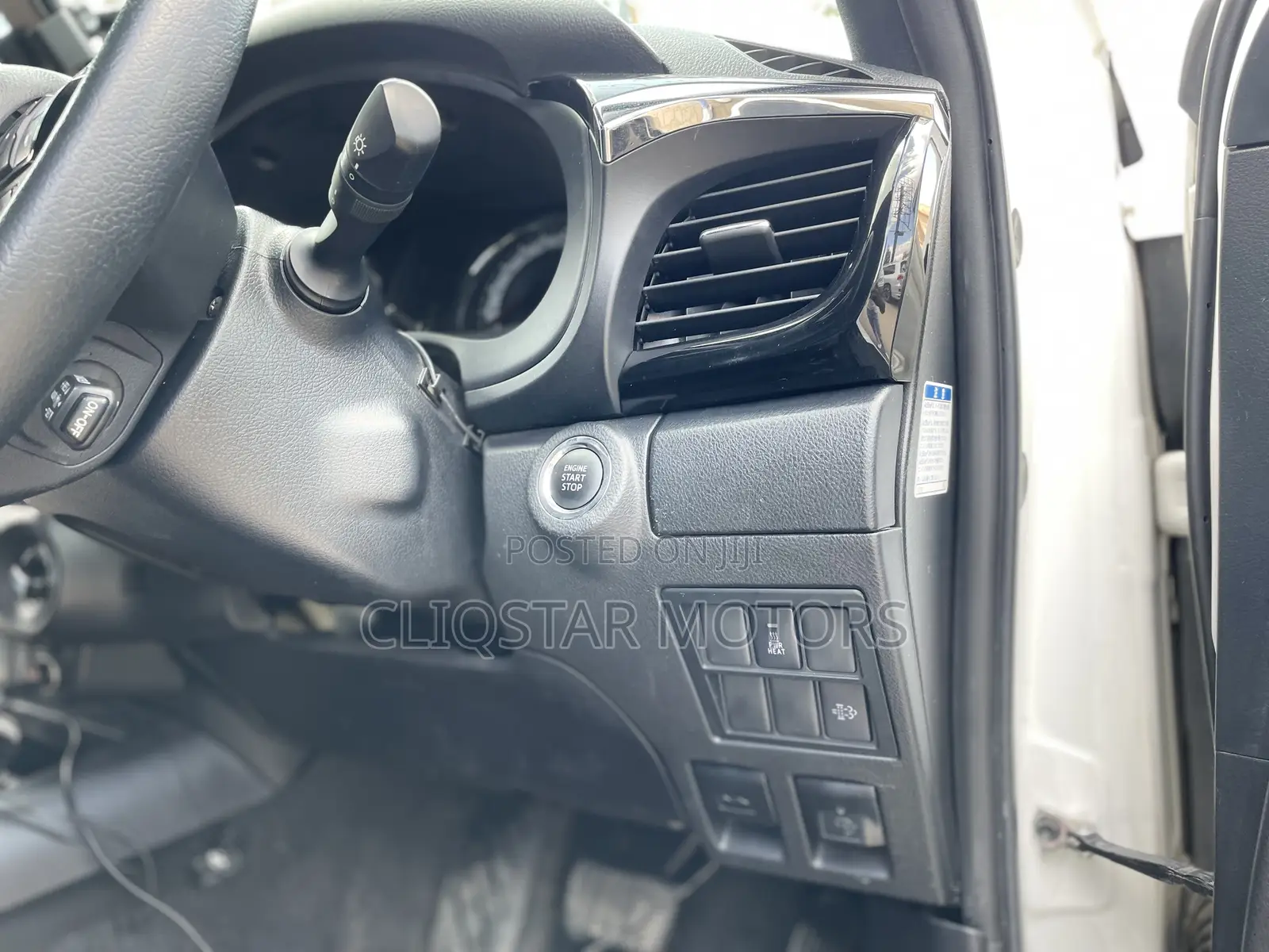 Toyota Hilux Revo Double Cab Deisel 2.4 AWD 2020 White