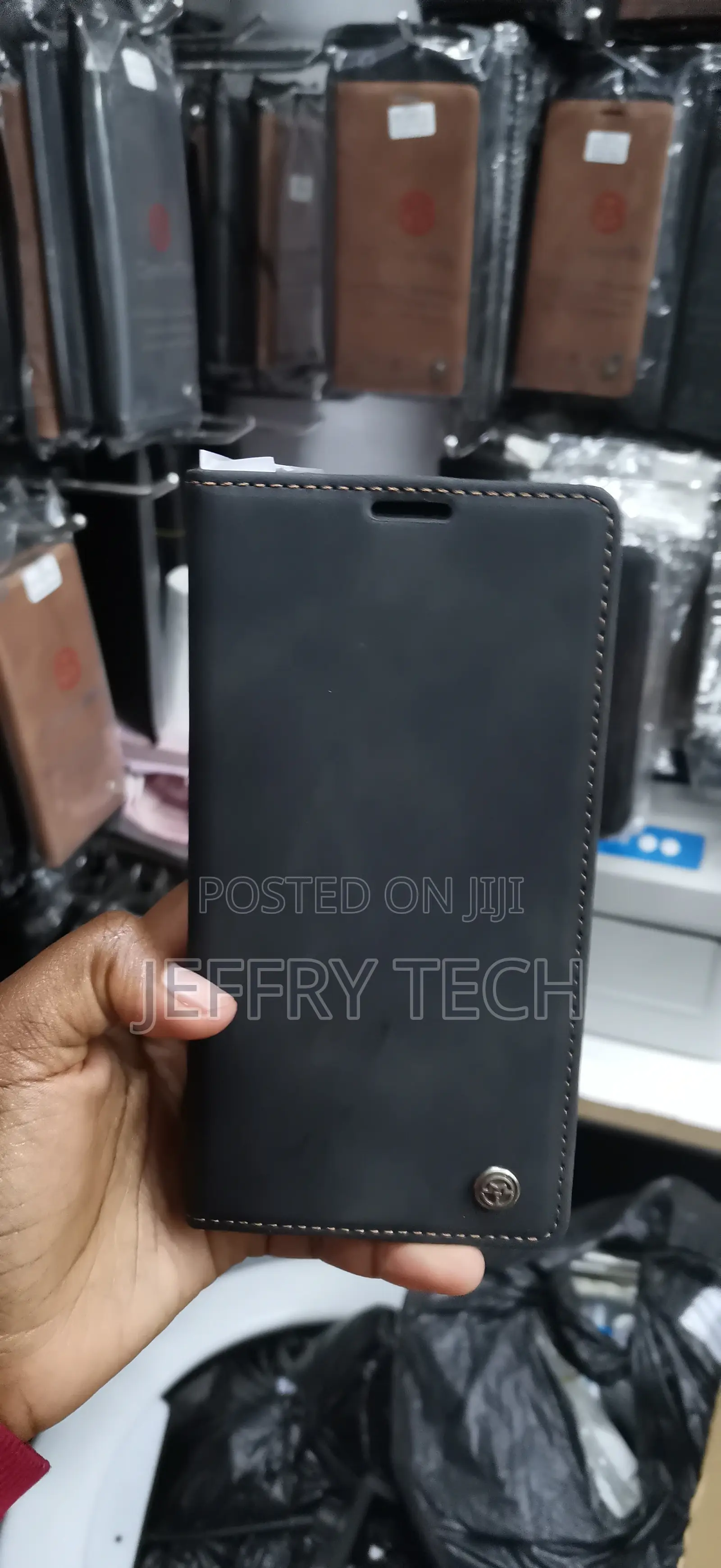 Caseme Retro Wallet Flip Case Features a Minimalist Design