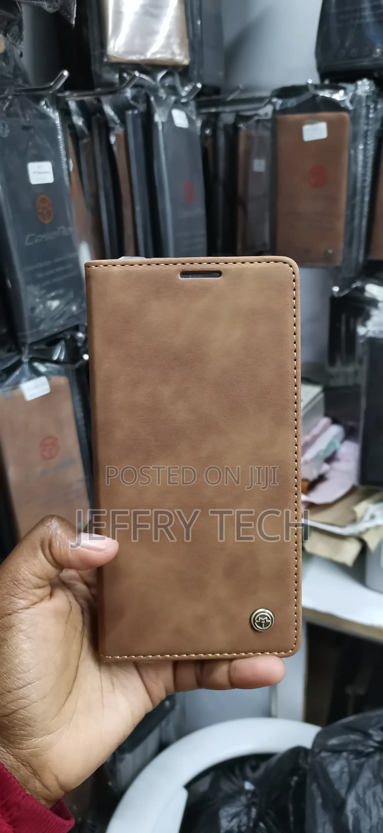 Caseme Features a Vintage Style With Magnetic Closure Cover