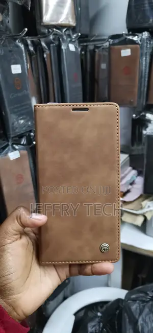 Caseme Features a Vintage Style With Magnetic Closure Cover