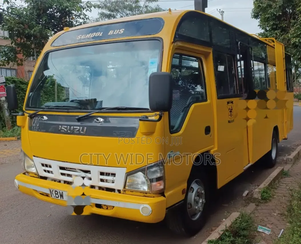 Isuzu NQR 2013 Yellow