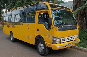 Isuzu NQR 2013 Yellow