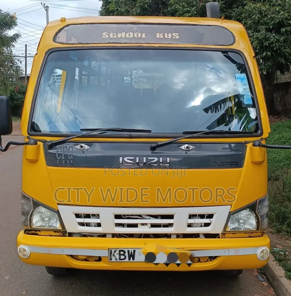 Isuzu NQR 2013 Yellow