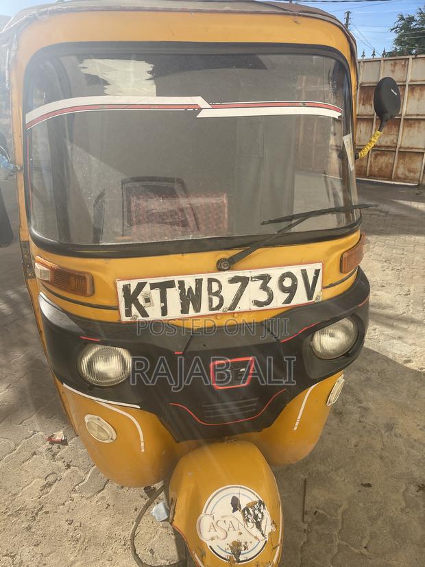 Bajaj RE 2019 Yellow - thumbnail 3
