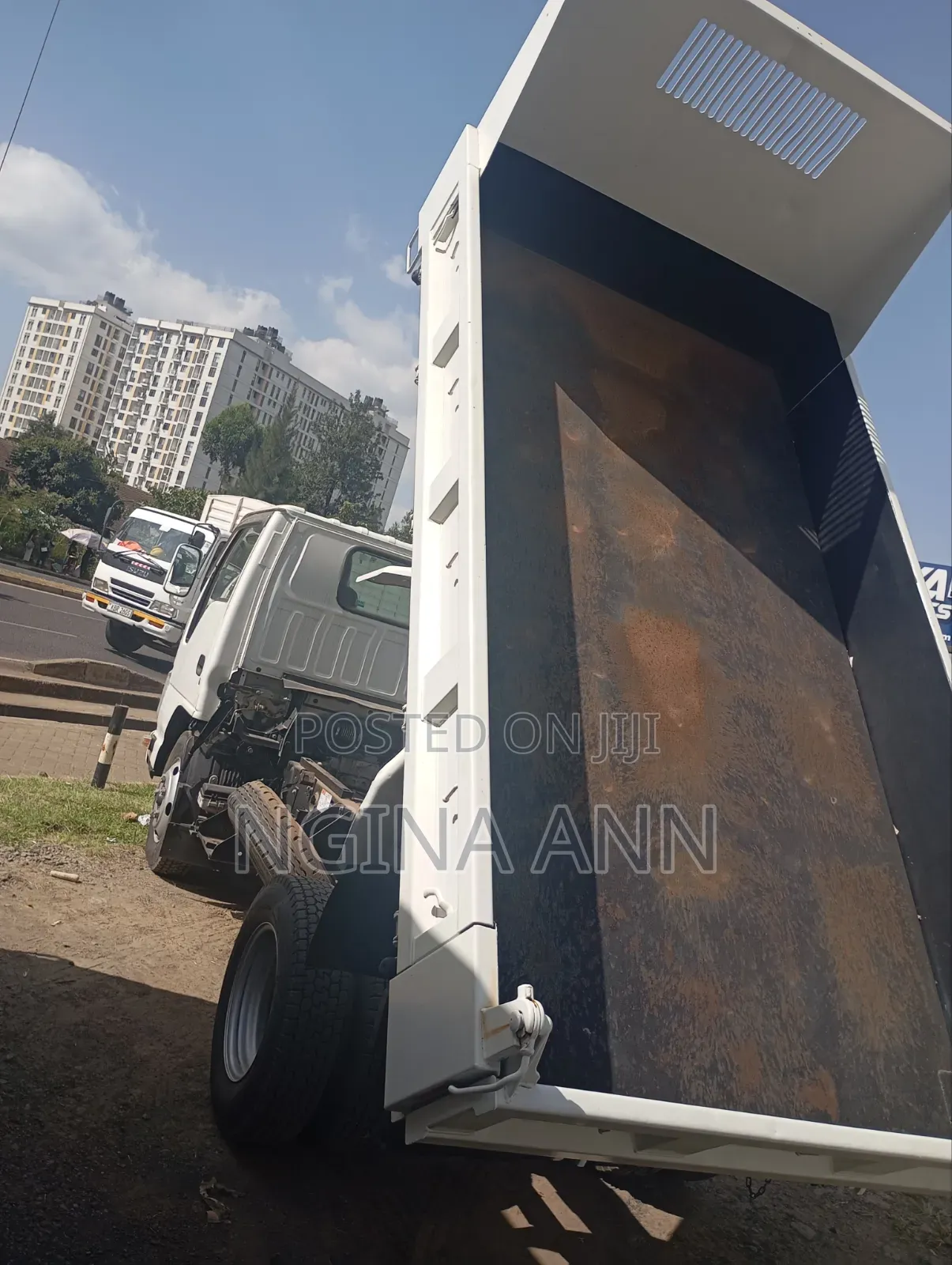 Isuzu Elf Tipper 2016 White
