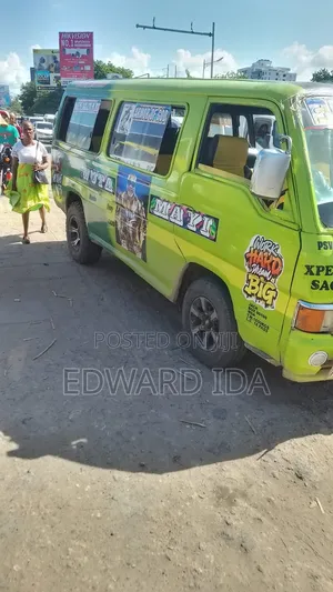 Nissan Caravan (Urvan) 2009 Green