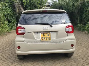 Toyota Passo 2018 Beige