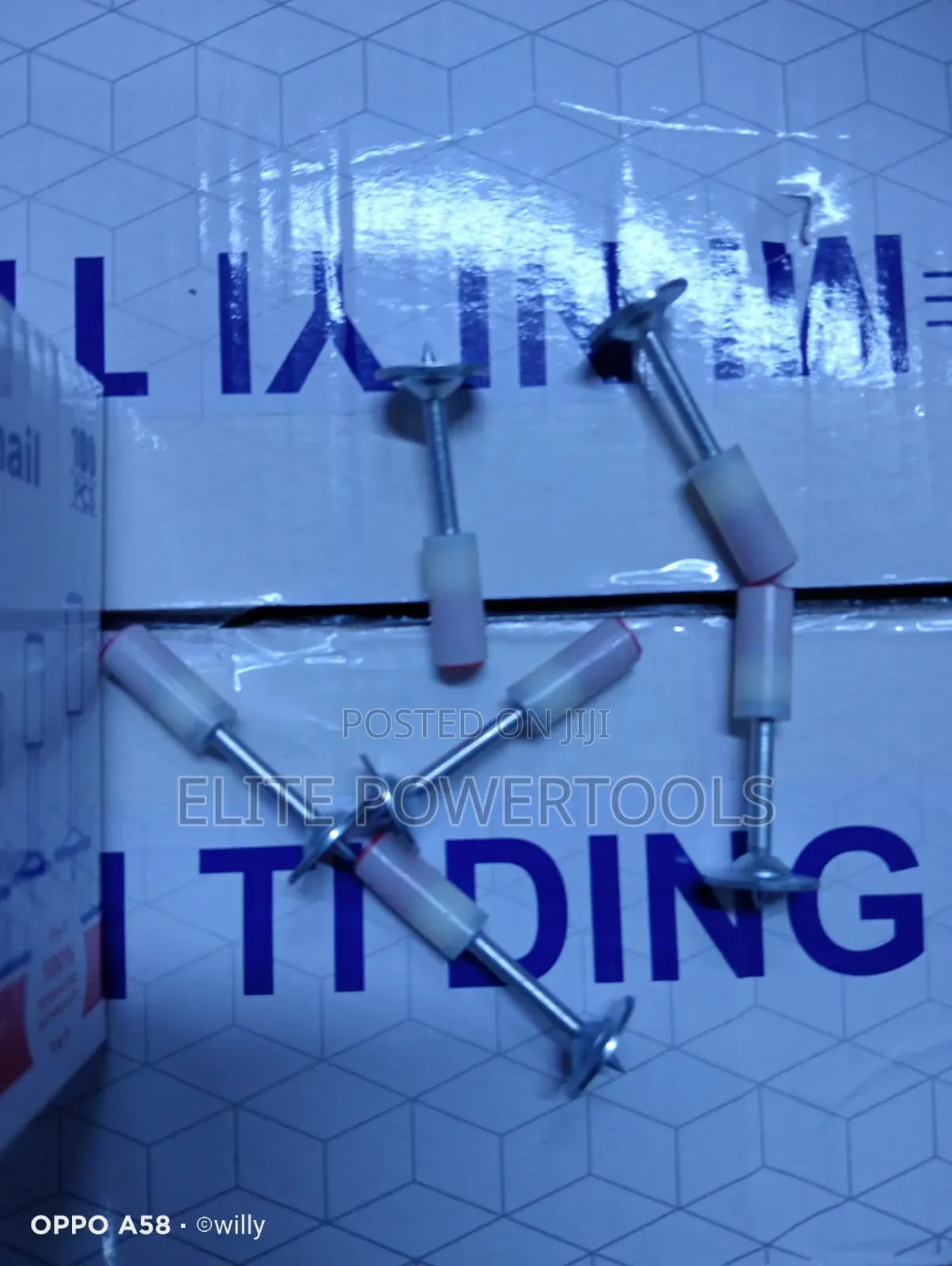 Rivet Nail / Manual Nails