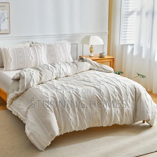 Luxurious Tufted Duvet Cover Set - thumbnail 2