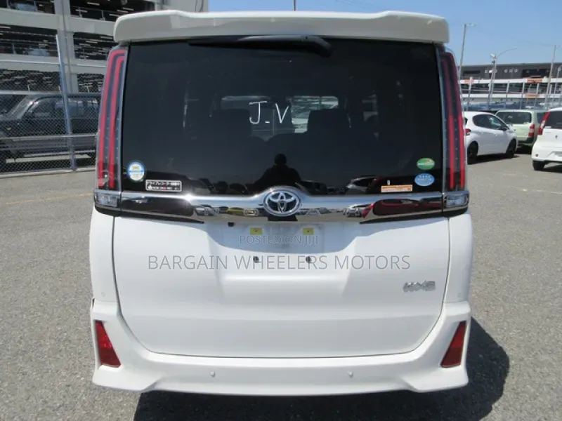 Toyota Noah 2020 White