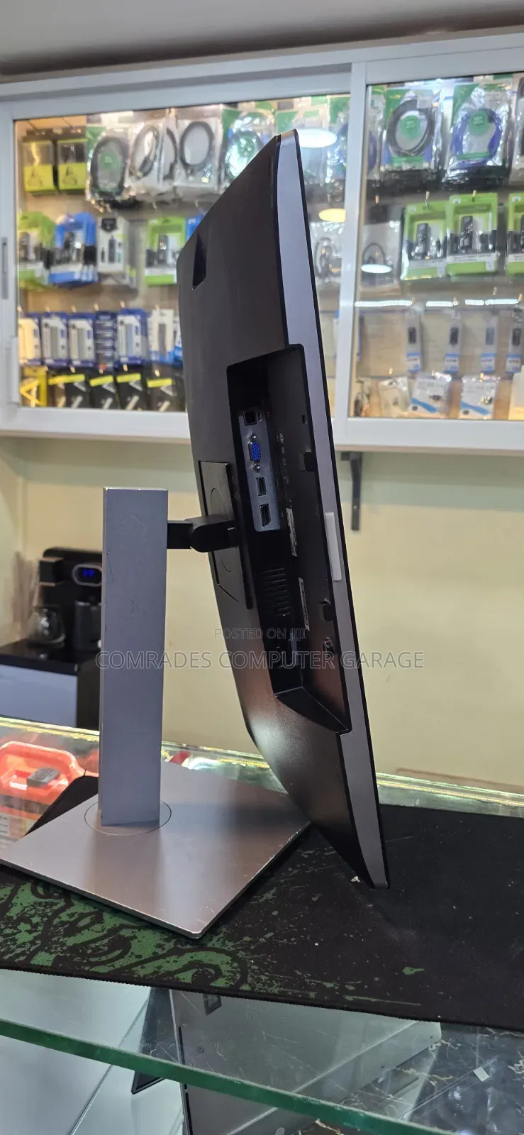 Elitedisplay E242 Monitor 24-Inch Dscreen With a 16:1 Ratio.