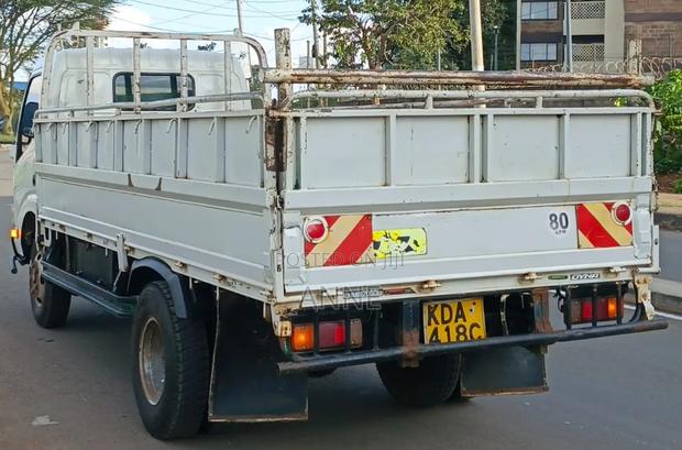 Toyota Dyna 2013 White - thumbnail 4