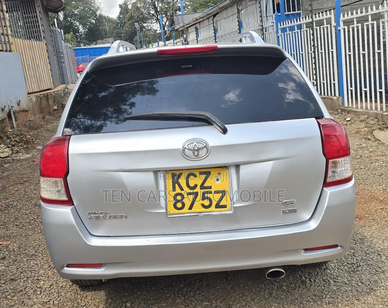 Toyota Corolla Fielder 2013 Silver