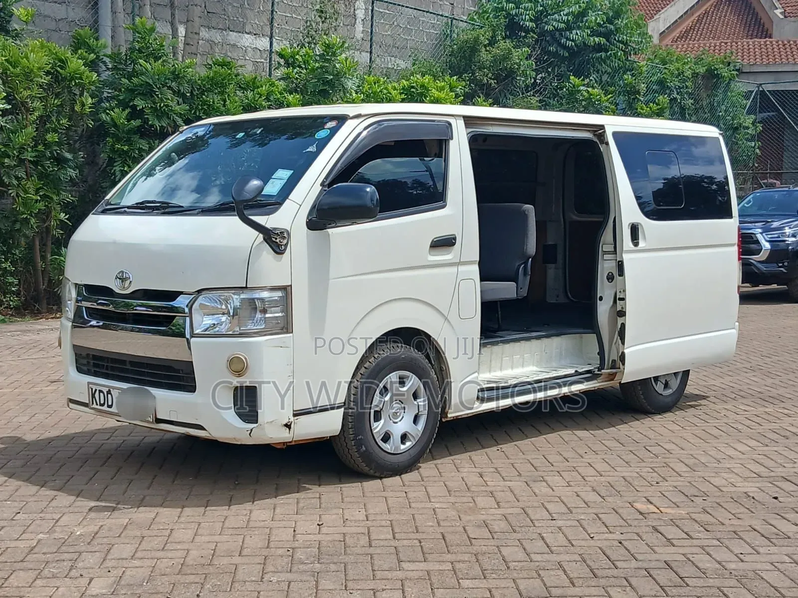 Toyota HiAce 2014 White
