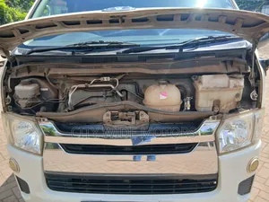 Toyota HiAce 2014 White