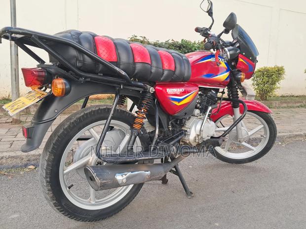 Bajaj Boxer 125 2025 Red