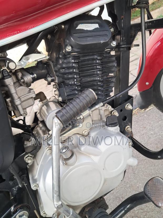 Bajaj Boxer 125 2025 Red - thumbnail 4