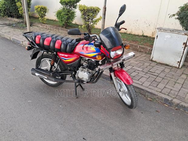 Bajaj Boxer 125 2025 Red - thumbnail 5