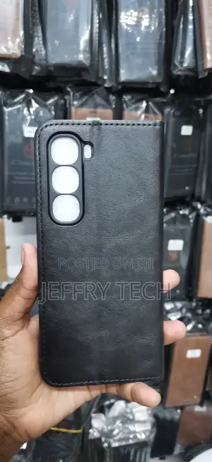 Caseme Dual-Texture Leather Design With a Smooth Main Cover